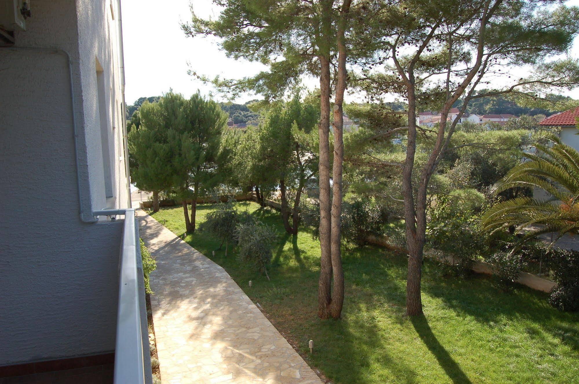 Gorgonia Apartments & Suites Verunić Exterior foto
